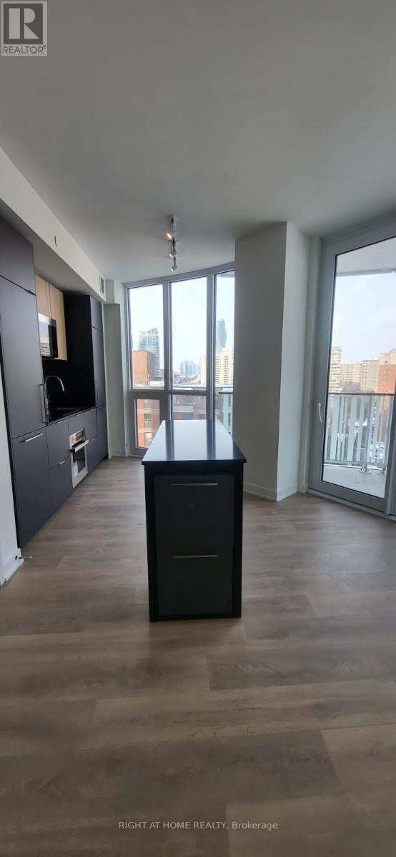 1 Fairview Rd East Road, Mississauga, Ontario  L5A 4C6 - Photo 5 - W12760286