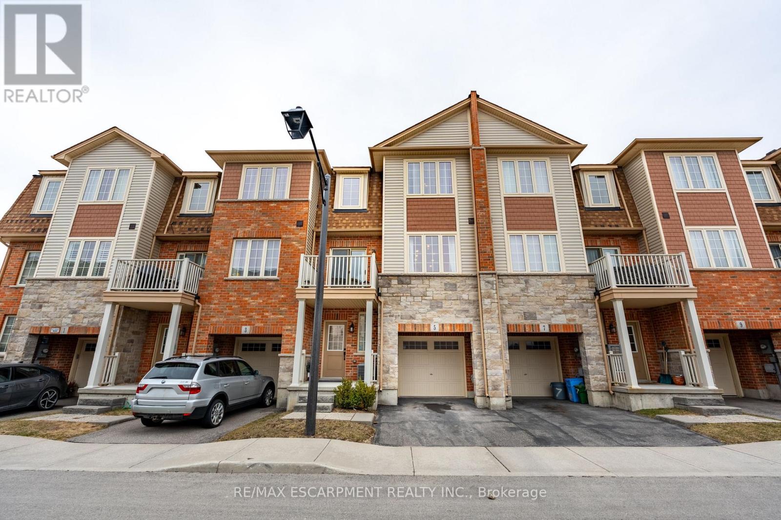 5 - 11 Stockbridge Gardens, Hamilton, Ontario  L8J 0H5 - Photo 2 - X12760294