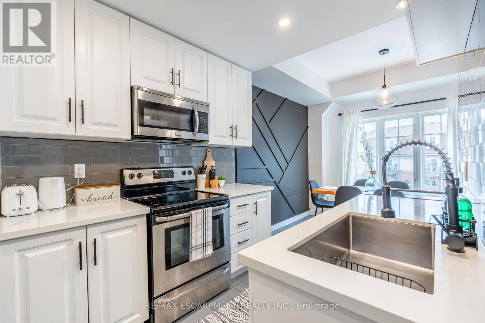 5 - 11 Stockbridge Gardens, Hamilton, Ontario  L8J 0H5 - Photo 23 - X12760294