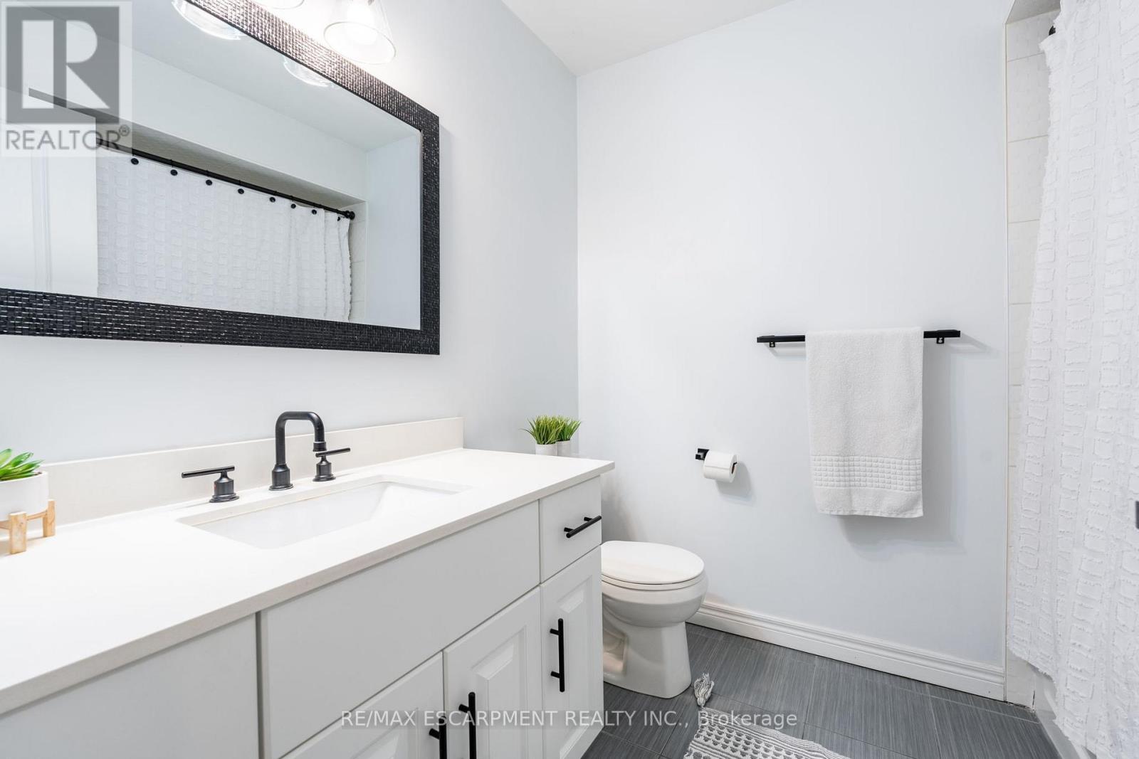 5 - 11 Stockbridge Gardens, Hamilton, Ontario  L8J 0H5 - Photo 37 - X12760294