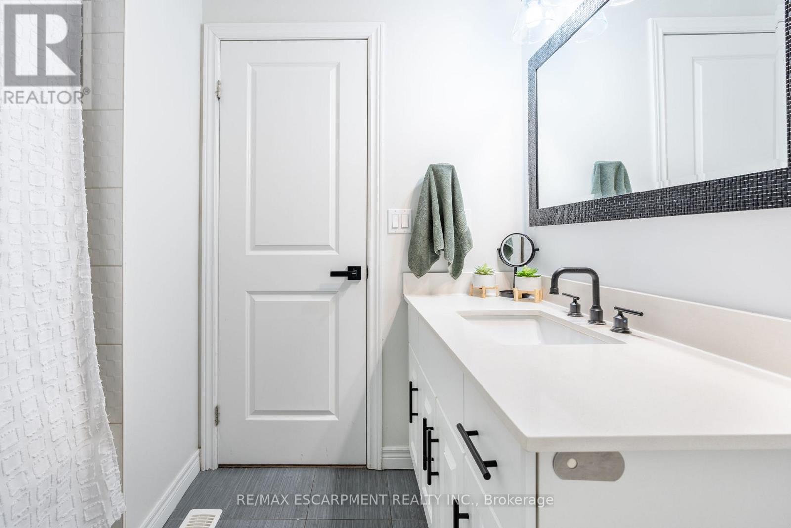 5 - 11 Stockbridge Gardens, Hamilton, Ontario  L8J 0H5 - Photo 38 - X12760294