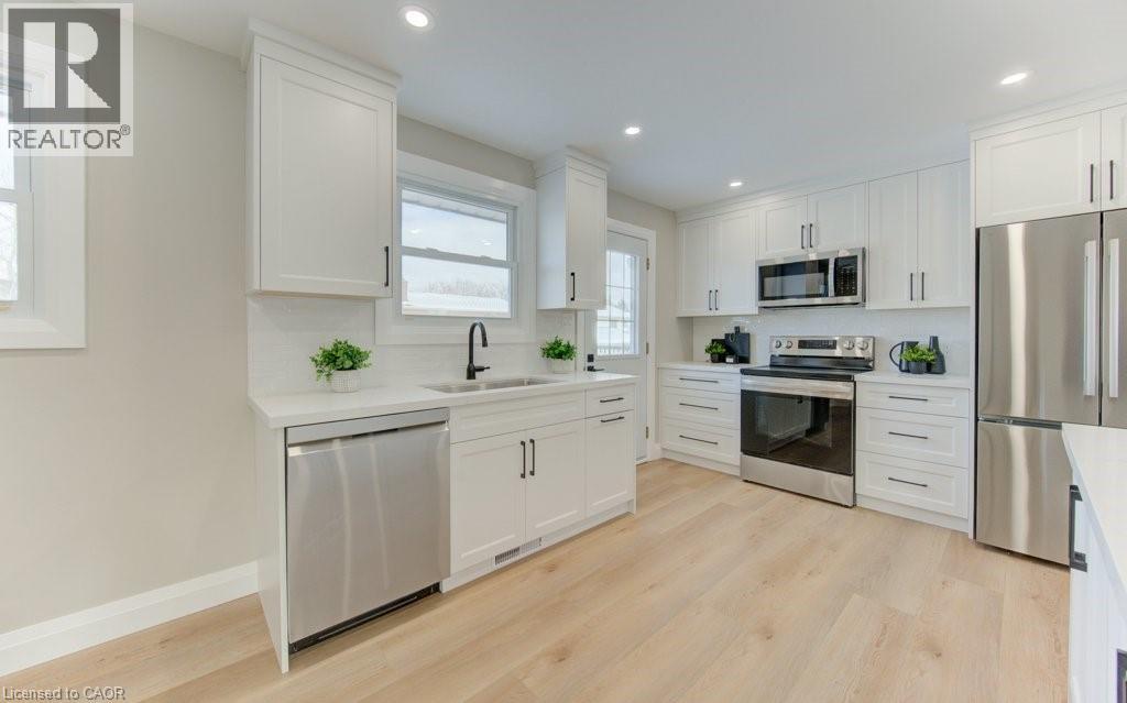 402 Heritage Drive, Kitchener, Ontario  N2B 3M9 - Photo 9 - 40802185