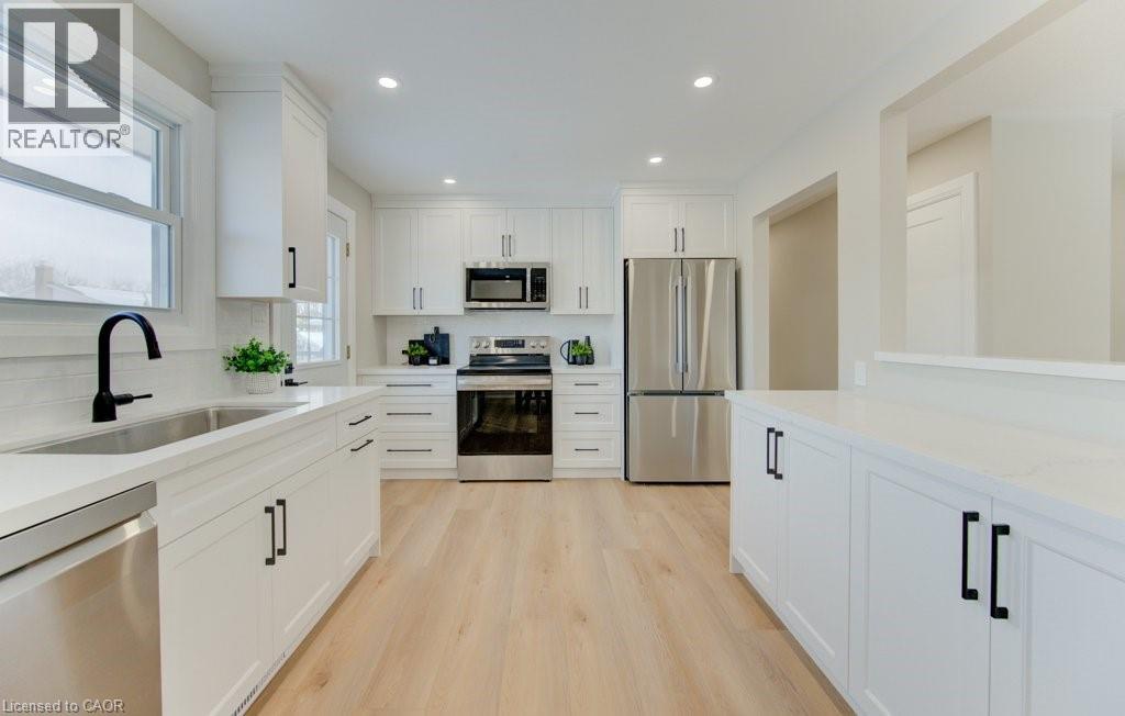 402 Heritage Drive, Kitchener, Ontario  N2B 3M9 - Photo 8 - 40802185