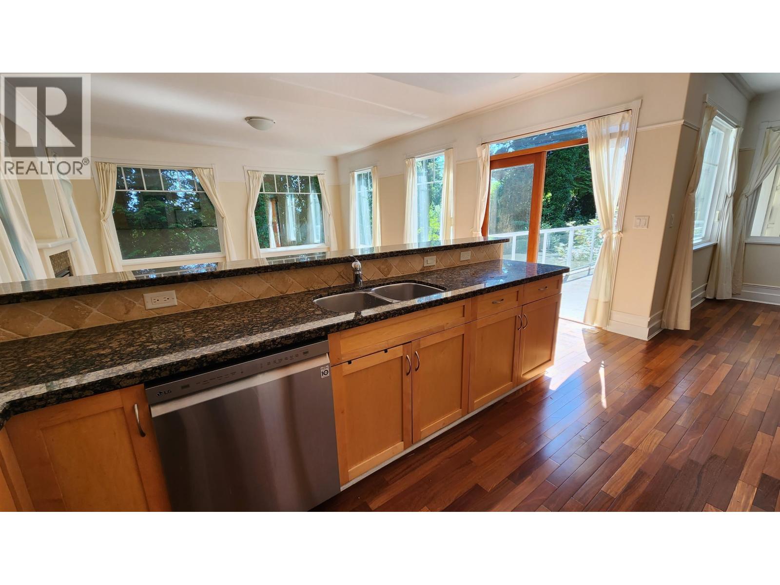 1170 W 17th Street, North Vancouver, British Columbia  V7P 1W2 - Photo 5 - R3086924