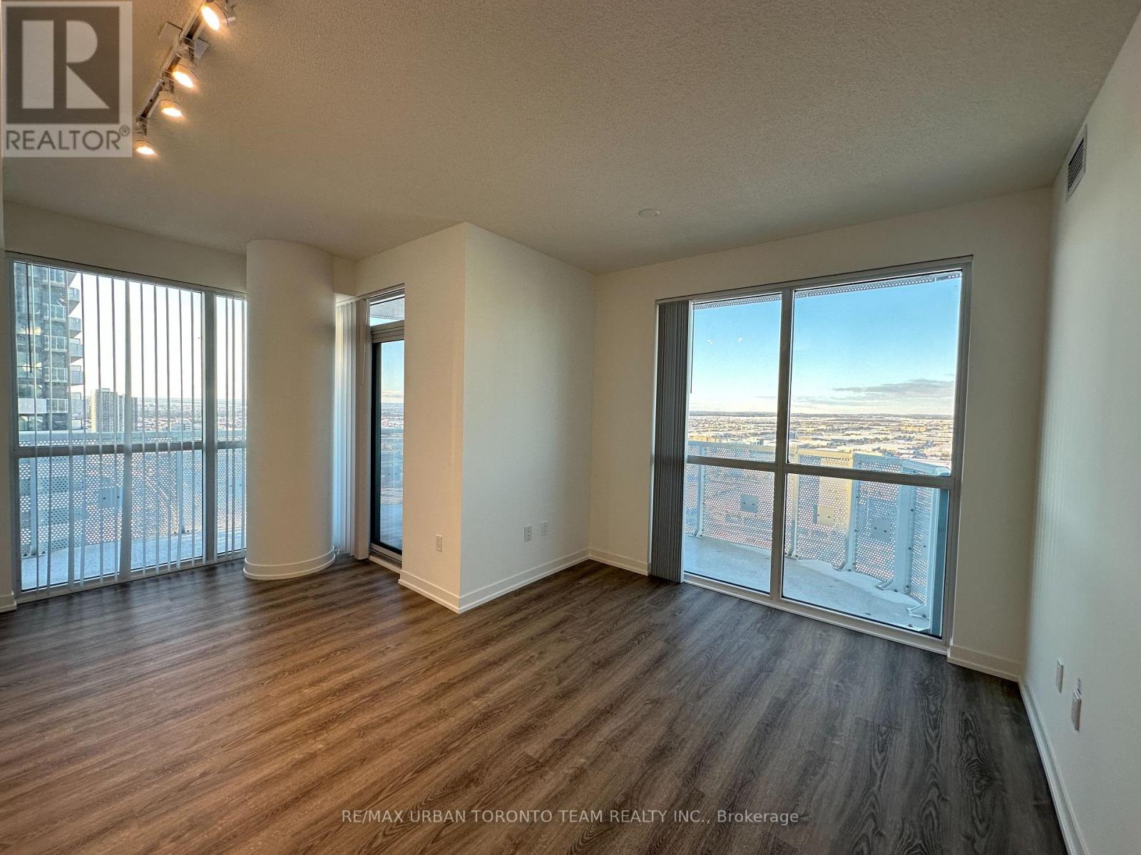 3202 - 8 Interchange Way, Vaughan, Ontario  L4K 5Z7 - Photo 3 - N12760298