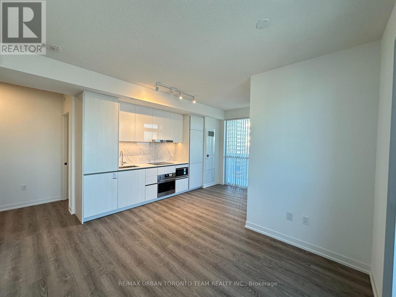 3202 - 8 Interchange Way, Vaughan, Ontario  L4K 5Z7 - Photo 5 - N12760298