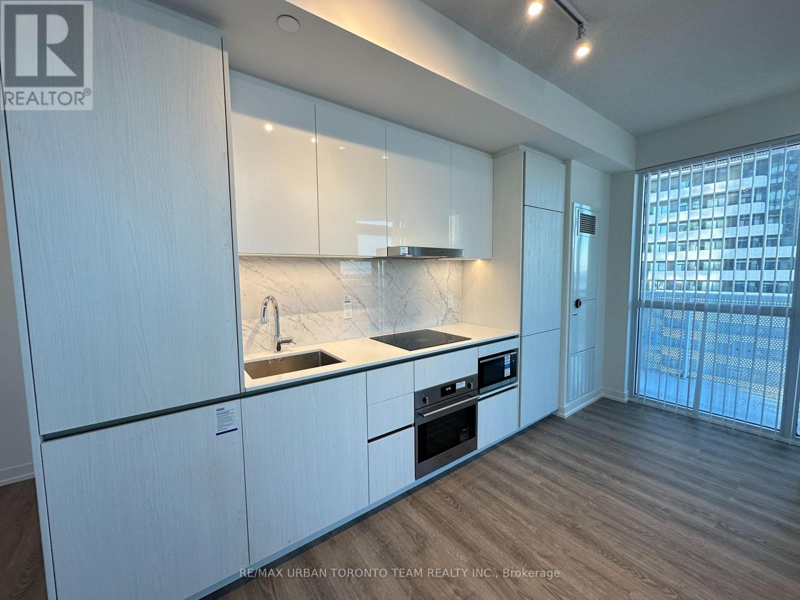 3202 - 8 Interchange Way, Vaughan, Ontario  L4K 5Z7 - Photo 7 - N12760298