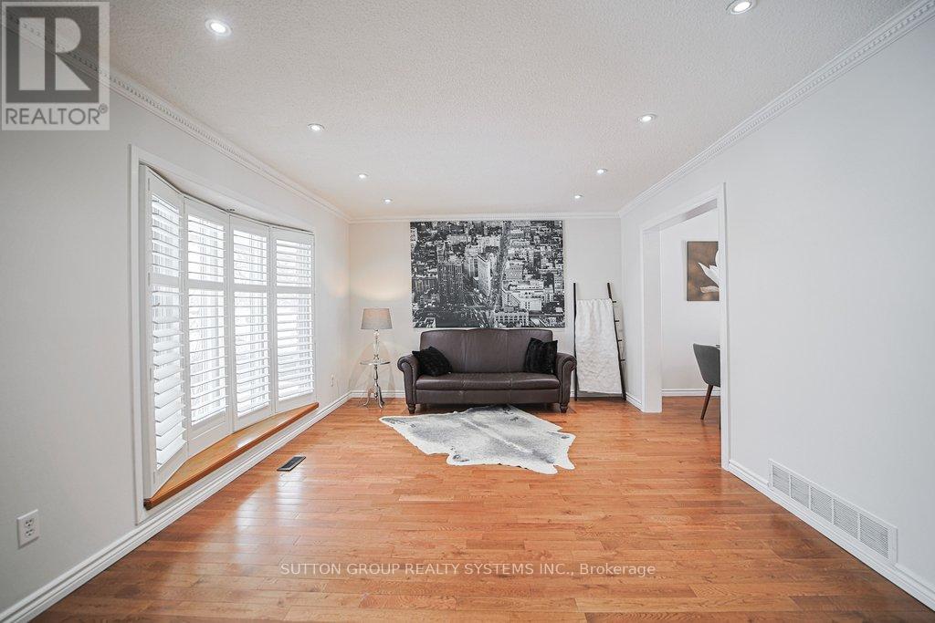 69 Ellwood Drive E, Caledon, Ontario  L7E 2A6 - Photo 2 - W12760302