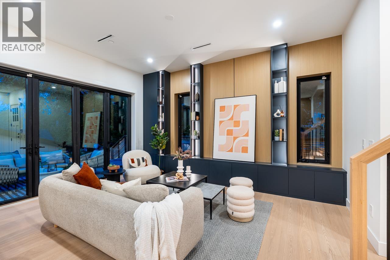 4675 ST. GEORGE STREET, Vancouver, British Columbia