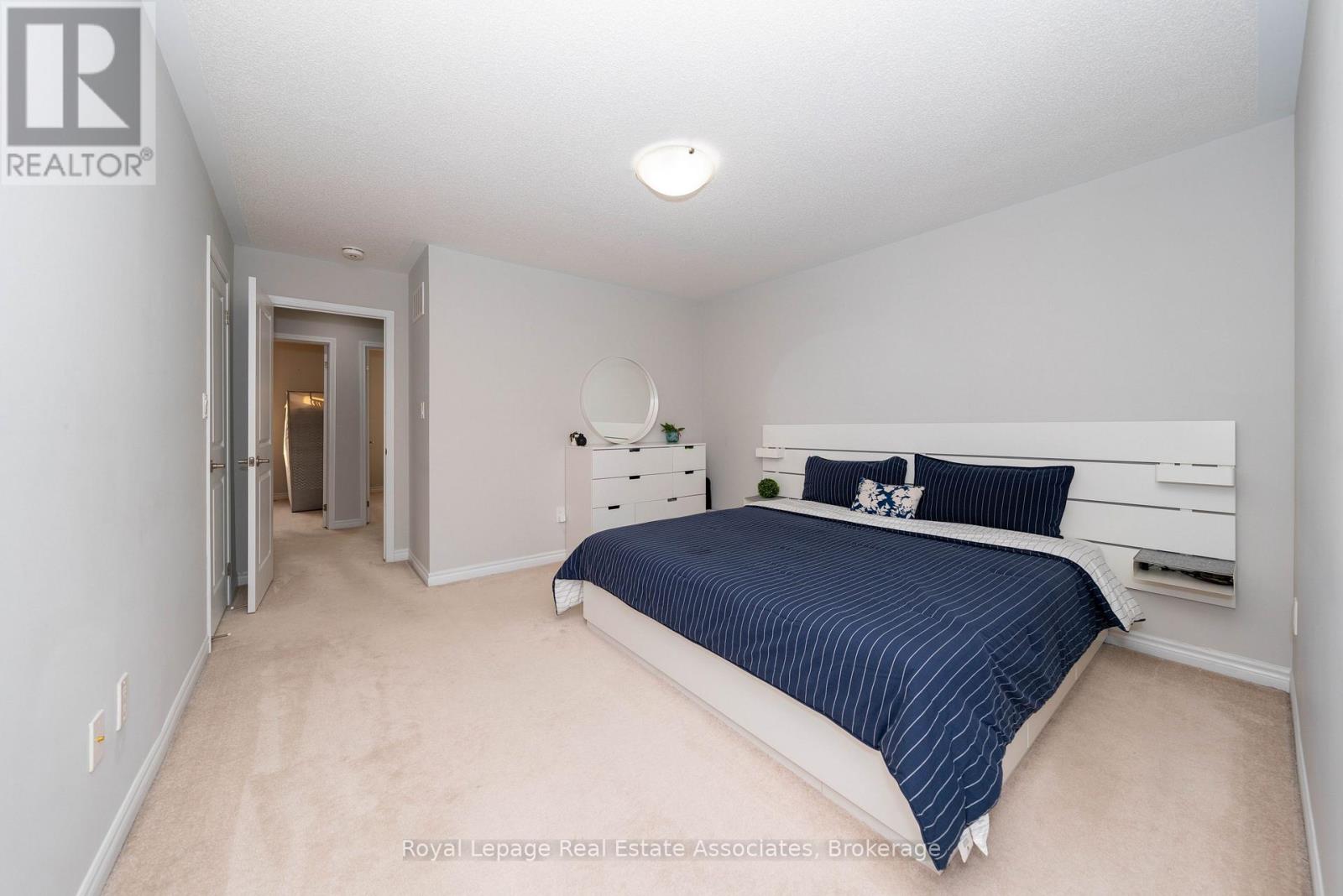 111 Gore Court, Milton, Ontario  L9E 1G3 - Photo 10 - W12651308