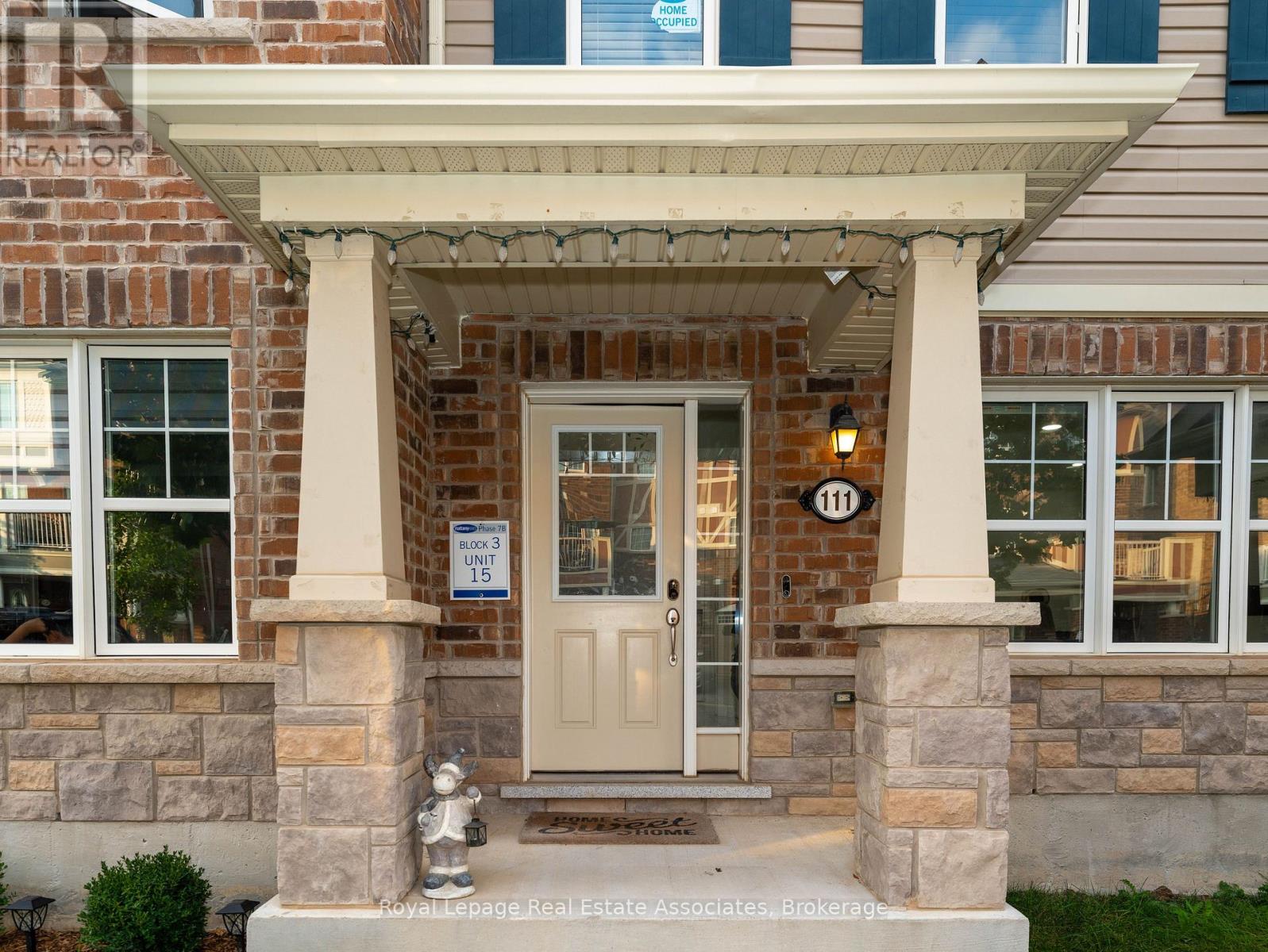 111 Gore Court, Milton, Ontario  L9E 1G3 - Photo 2 - W12651308