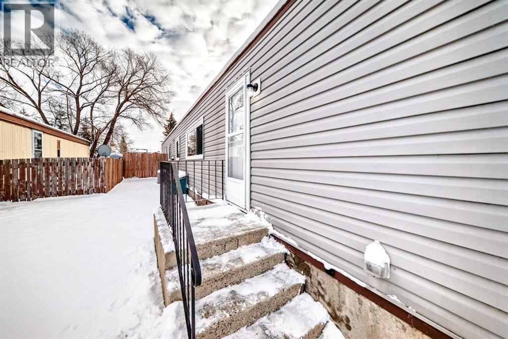 24 Spring Dale Circle Se, Airdrie, Alberta  T4A 1P2 - Photo 3 - A2272704