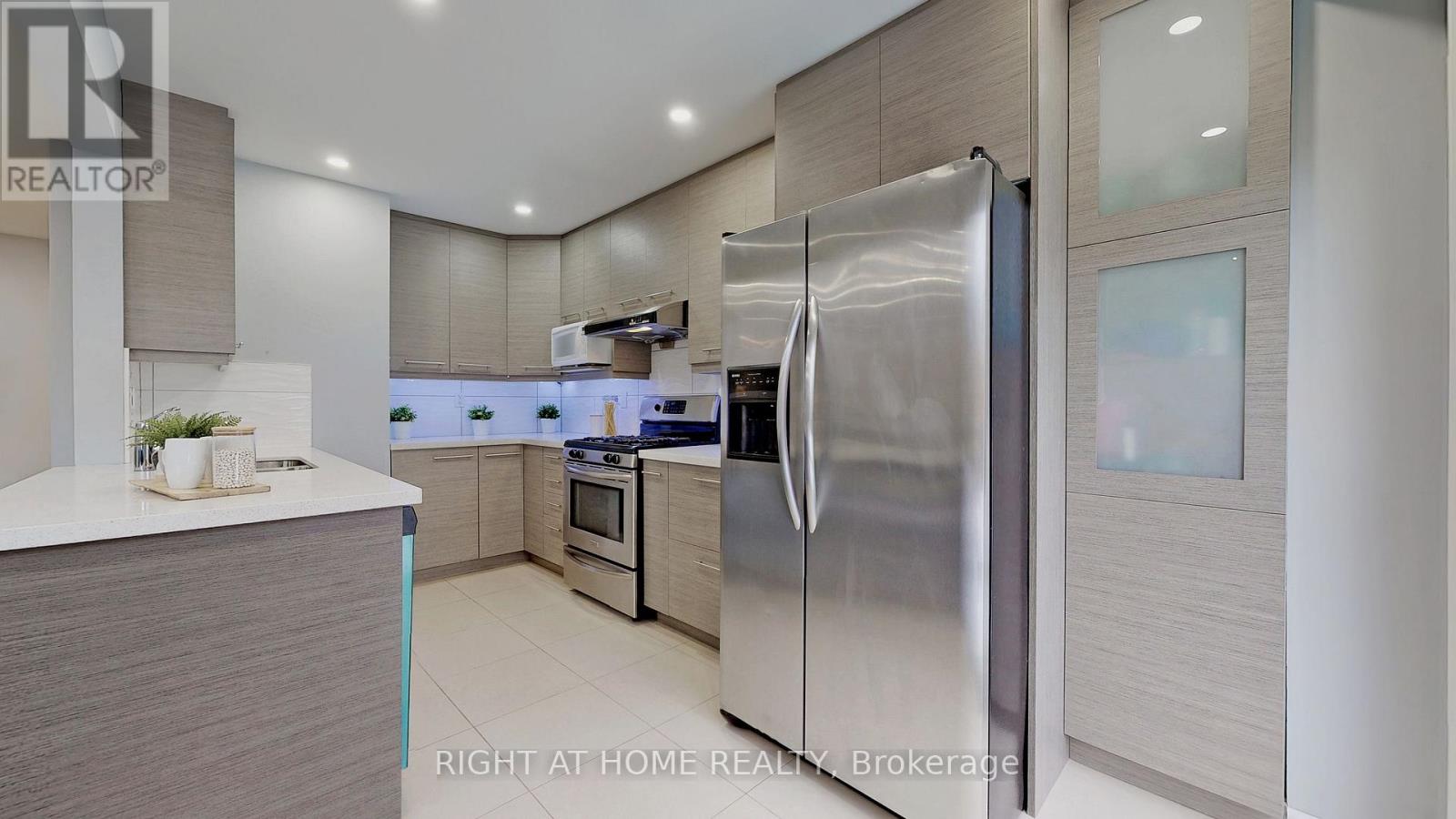 105 Greenfield Crescent, Whitby, Ontario  L1N 7G2 - Photo 8 - E12760328