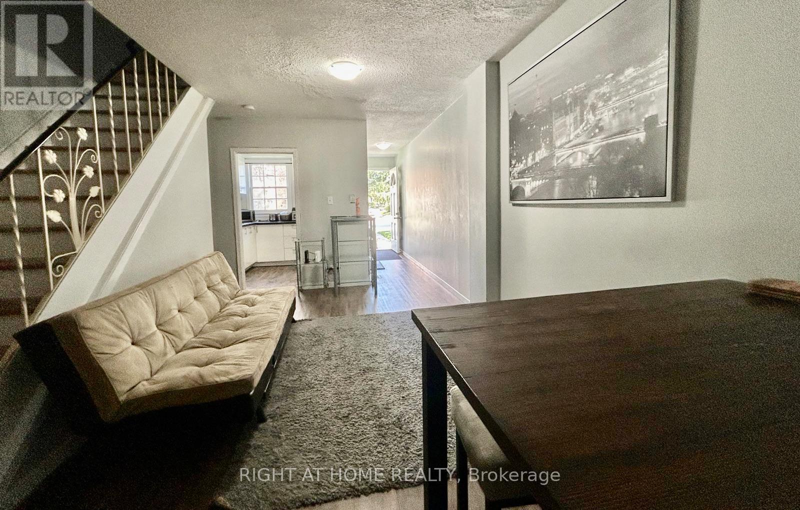 266 Westcourt Place, Waterloo, Ontario  N2L 2R7 - Photo 4 - X12760314