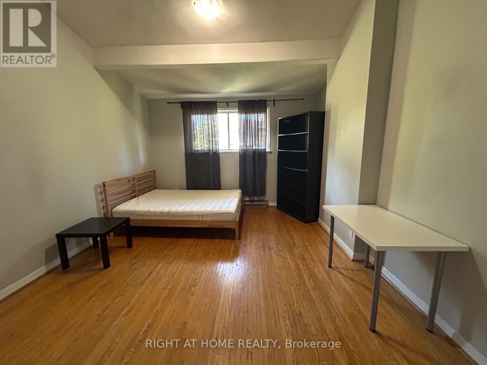 266 Westcourt Place, Waterloo, Ontario  N2L 2R7 - Photo 7 - X12760314