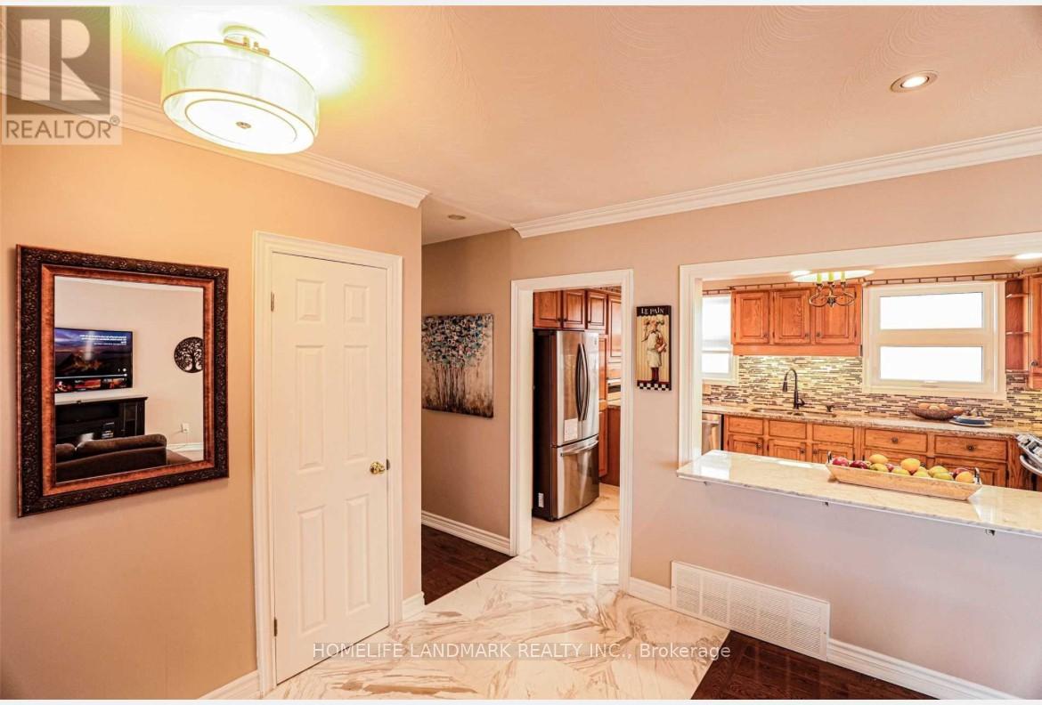 50 Slidell Crescent, Toronto, Ontario  M3A 2C4 - Photo 2 - C12760334