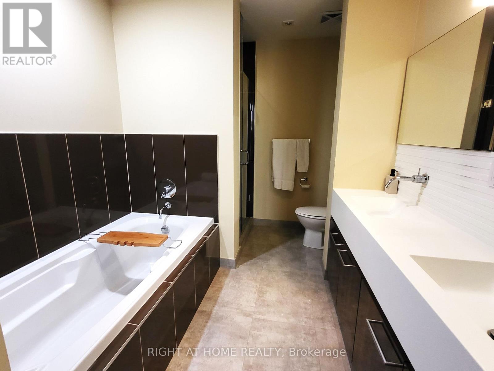 Ph1027 - 55 Stewart Street, Toronto, Ontario  M5V 2V1 - Photo 11 - C12760364