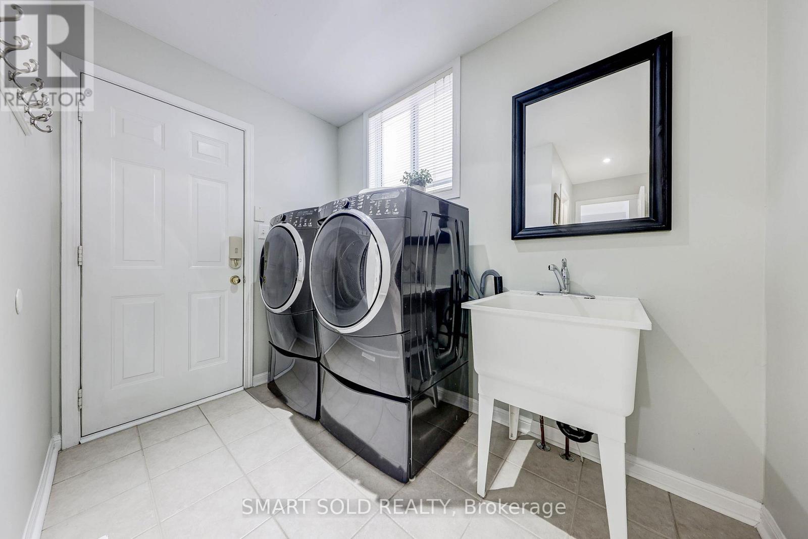 116 Wood Rim Drive, Richmond Hill, Ontario  L4E 4N8 - Photo 7 - N12760330