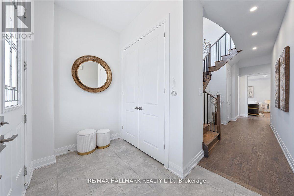 15 Aida Place N, Richmond Hill, Ontario  L4E 2Y5 - Photo 3 - N12760354