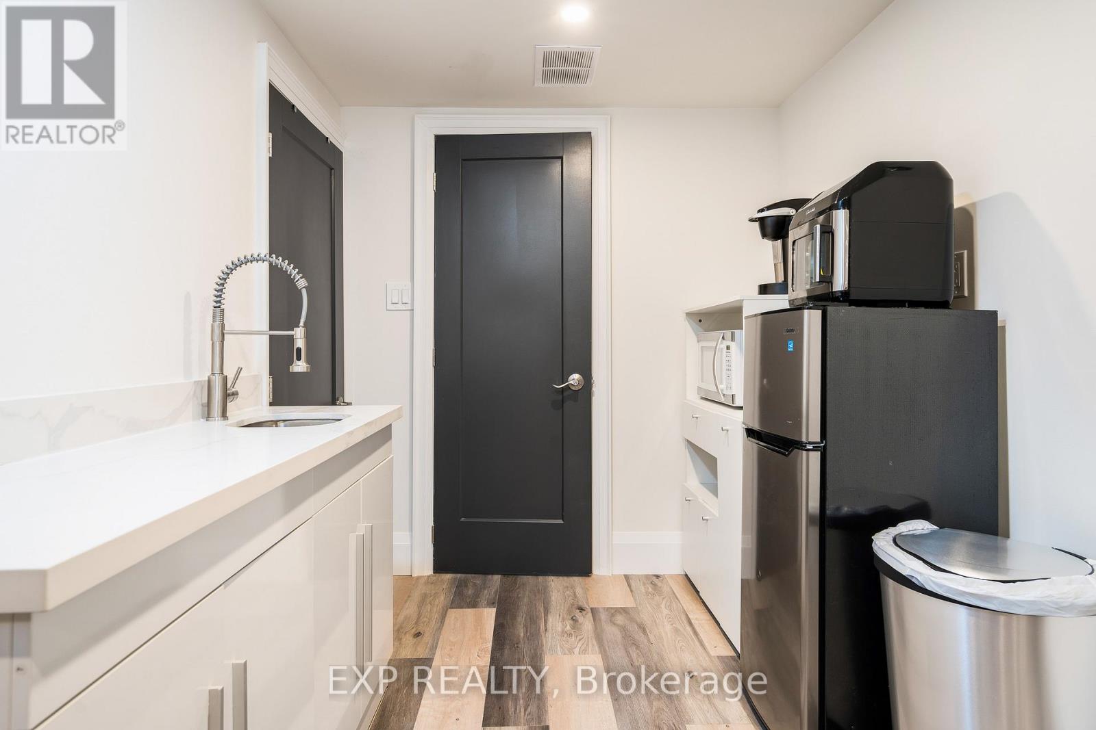 27 Sunnidale Road S, Wasaga Beach, Ontario  L9Z 2M5 - Photo 17 - S12760366