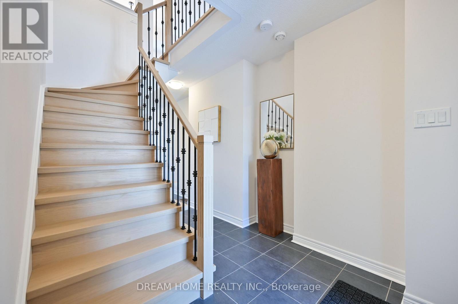 98 - 2280 Baronwood Drive, Oakville, Ontario  L6M 0K4 - Photo 2 - W12760356