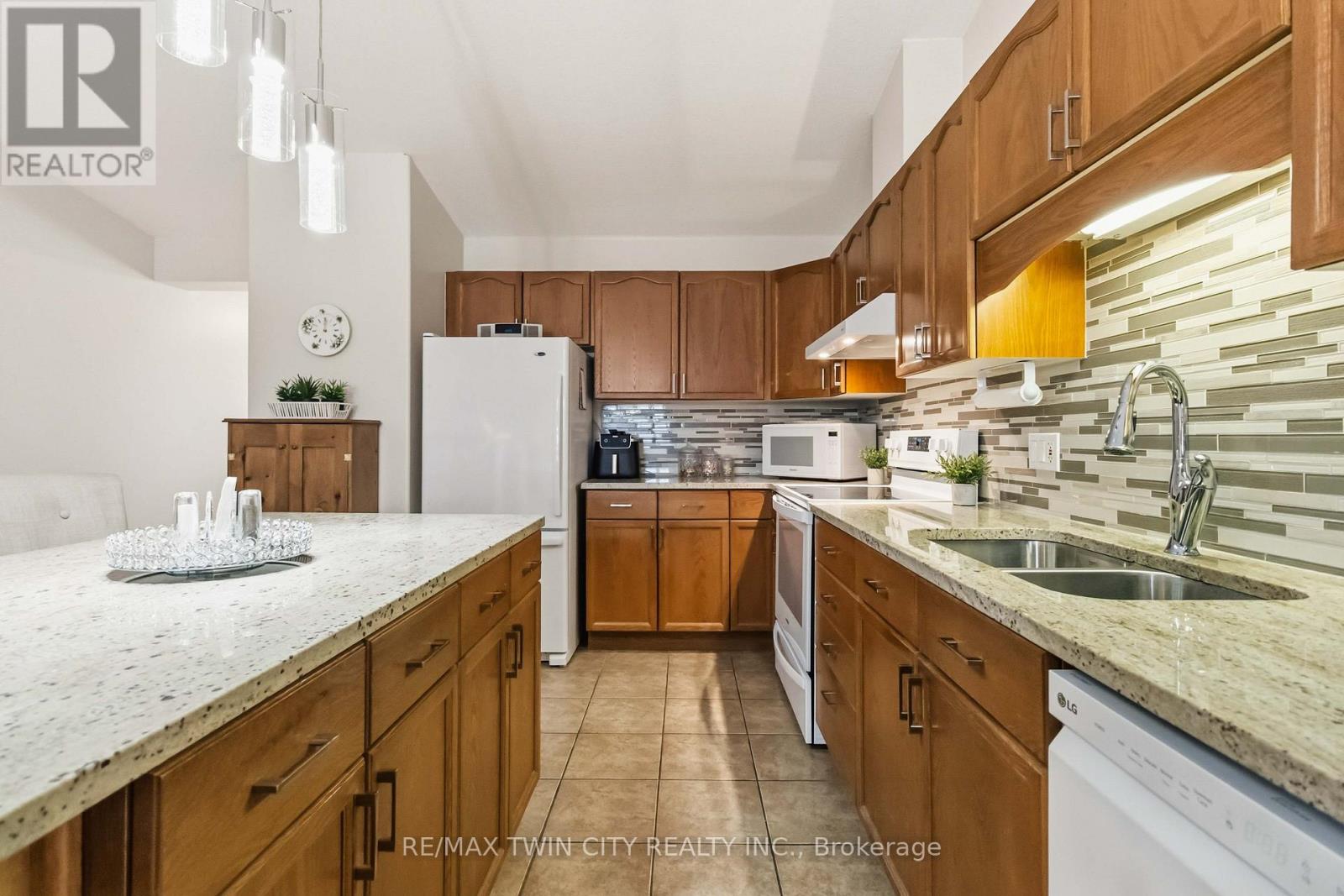 14 - 15 Cobden Court, Brantford, Ontario  N3R 8B7 - Photo 12 - X12760350