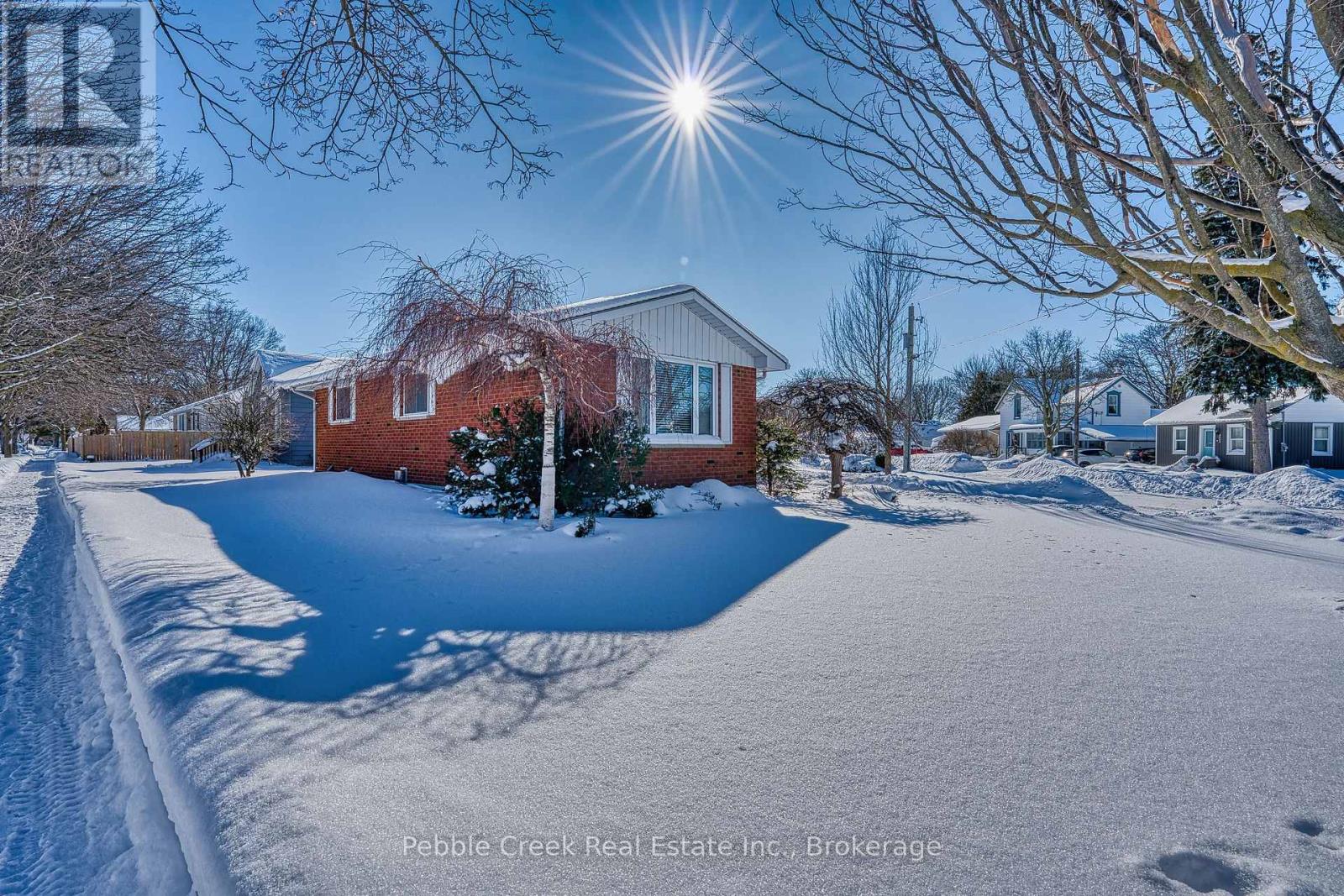 189 Hincks Street, Goderich (Goderich (Town)), Ontario  N7A 3C9 - Photo 2 - X12760390