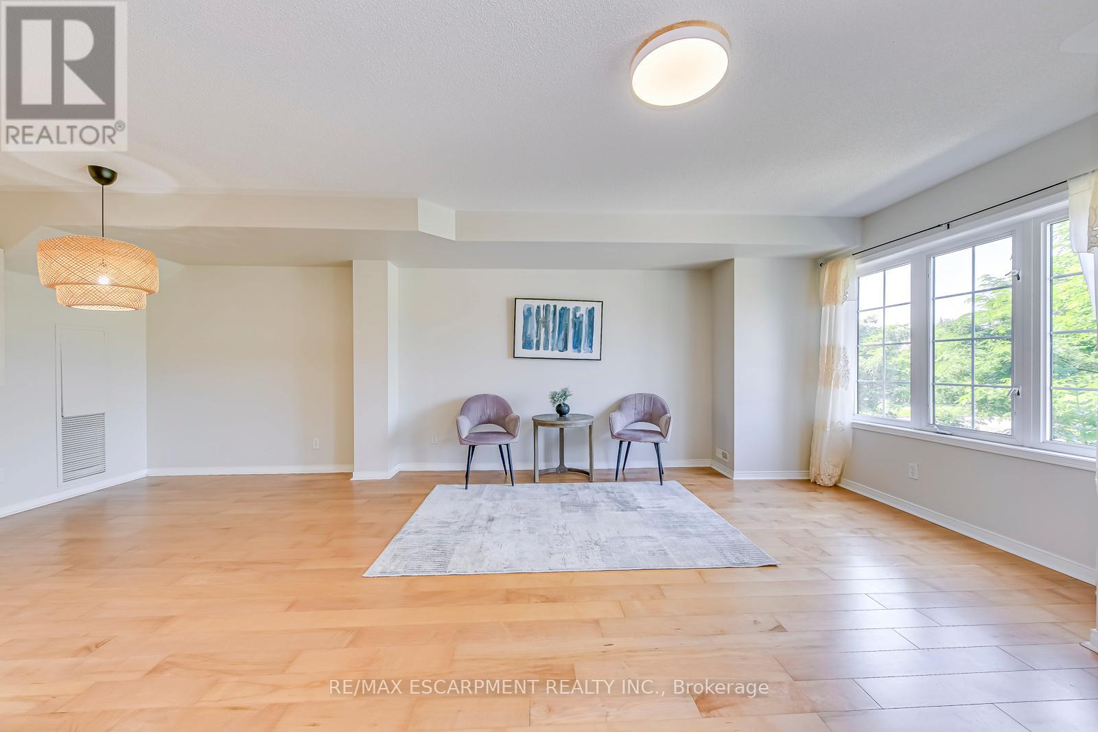 2218 Shadetree Avenue W, Burlington, Ontario  L7L 6L4 - Photo 15 - W12760376