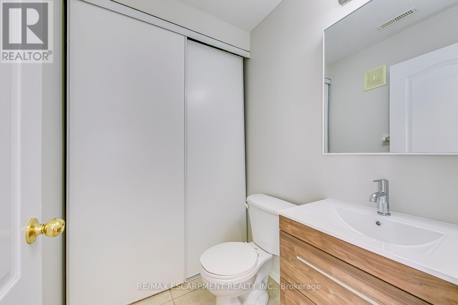 2218 Shadetree Avenue W, Burlington, Ontario  L7L 6L4 - Photo 17 - W12760376