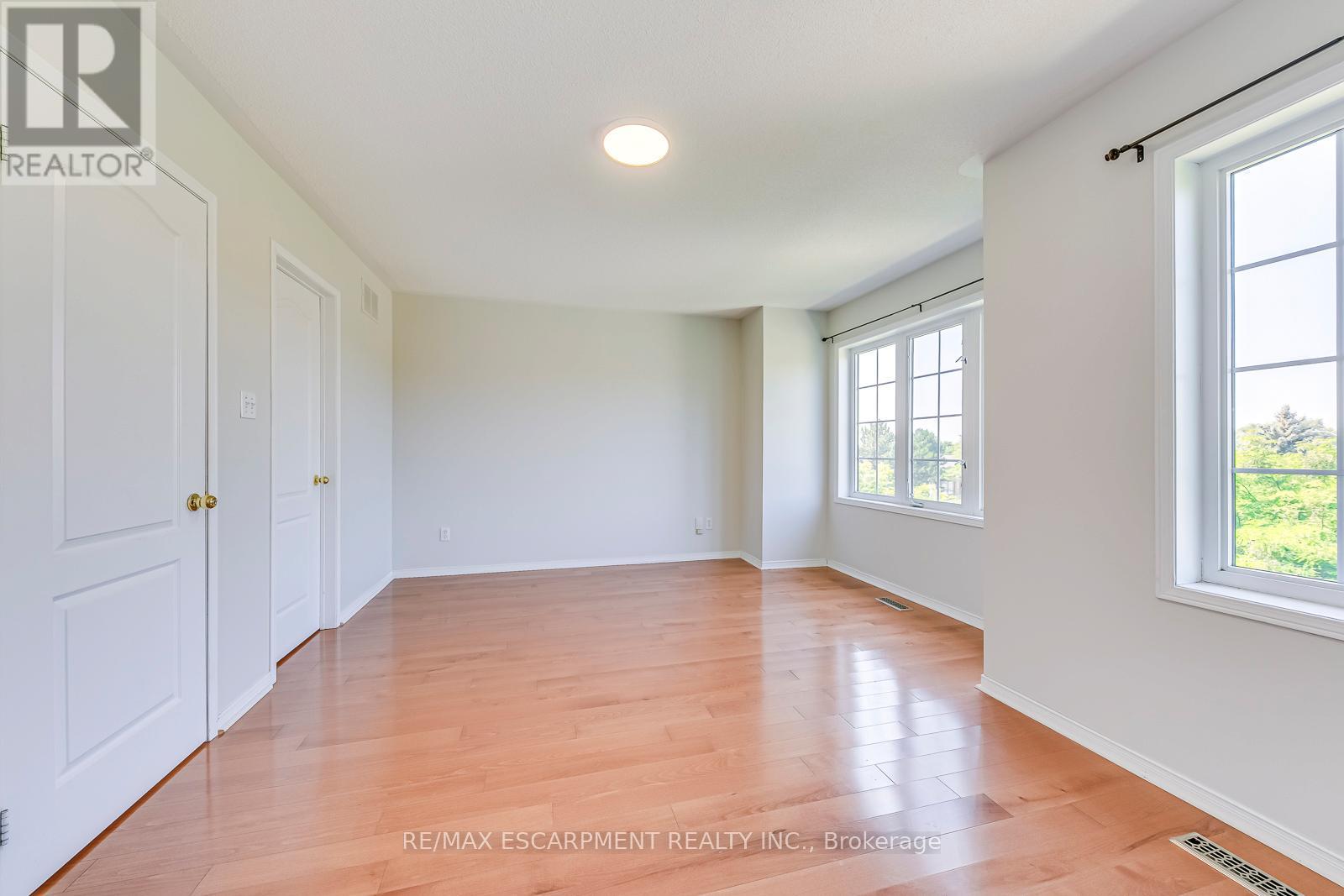 2218 Shadetree Avenue W, Burlington, Ontario  L7L 6L4 - Photo 22 - W12760376