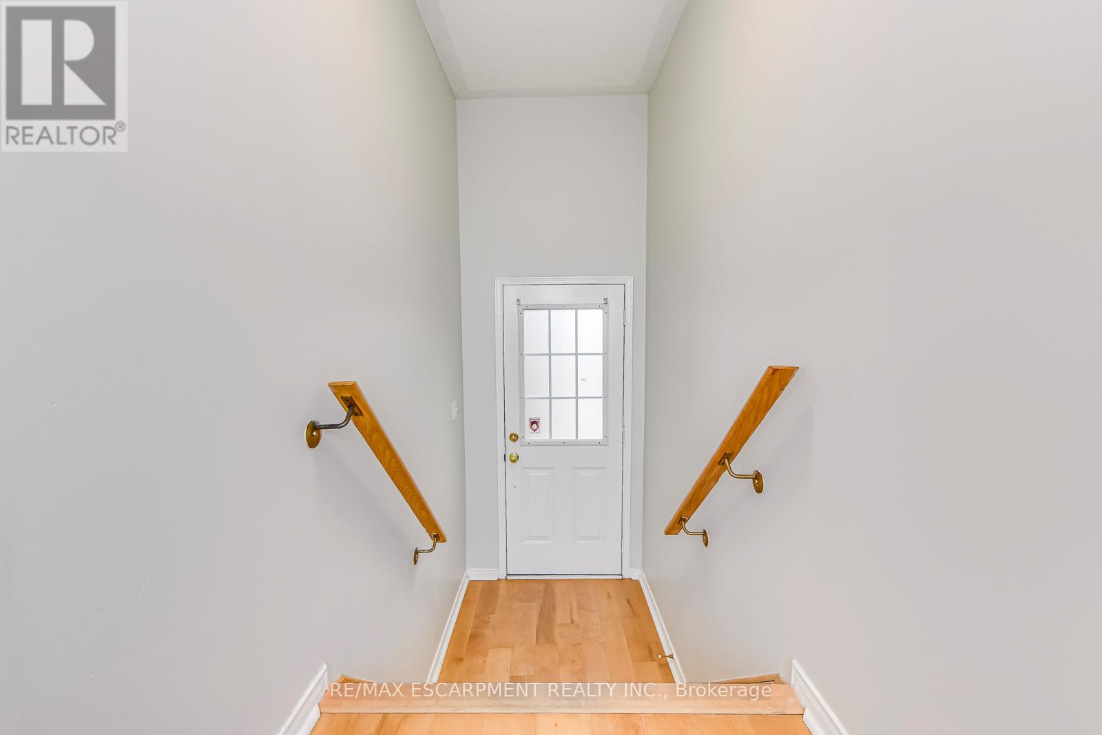 2218 Shadetree Avenue W, Burlington, Ontario  L7L 6L4 - Photo 4 - W12760376