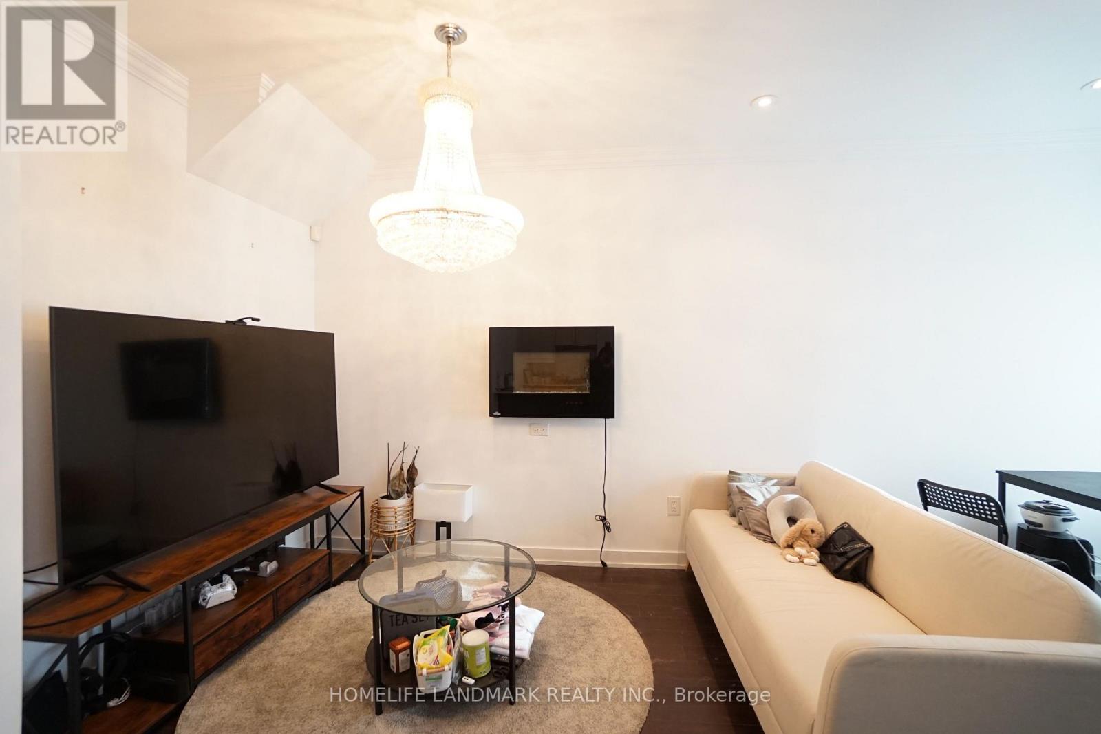 4 - 4030 Parkside Village Drive, Mississauga, Ontario  L5B 0K2 - Photo 4 - W12760400