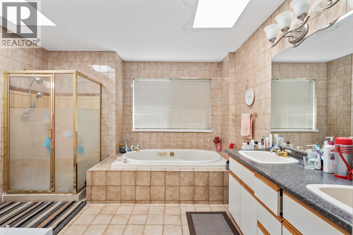 Listing Picture 12 of 16 : 3662 W 49TH AVENUE, Vancouver / 溫哥華 - 魯藝地產 Yvonne Lu Group - MLS Medallion Club Member