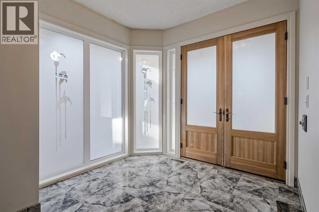 127 Canterbury Court Sw, Calgary, Alberta  T2W 6C1 - Photo 3 - A2269104