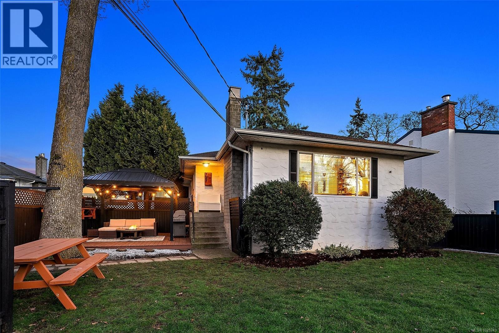 727 Porter Rd, Esquimalt, British Columbia