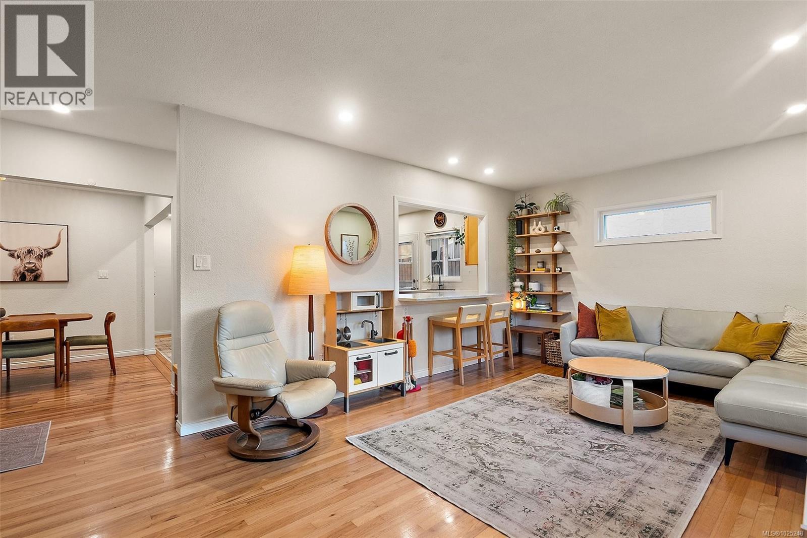 727 Porter Rd, Esquimalt, British Columbia  V9A 5W7 - Photo 11 - 1025243