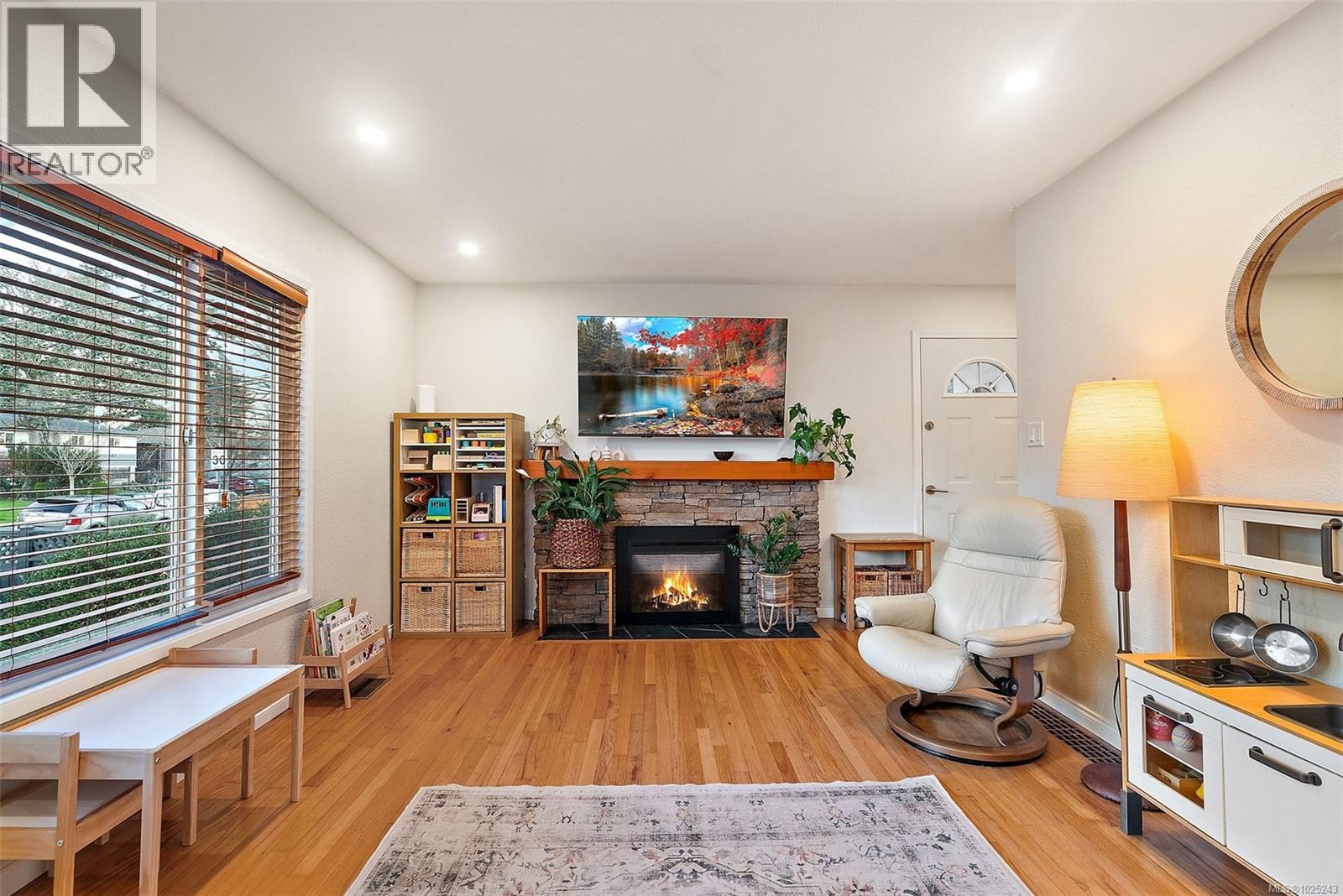 727 Porter Rd, Esquimalt, British Columbia  V9A 5W7 - Photo 12 - 1025243