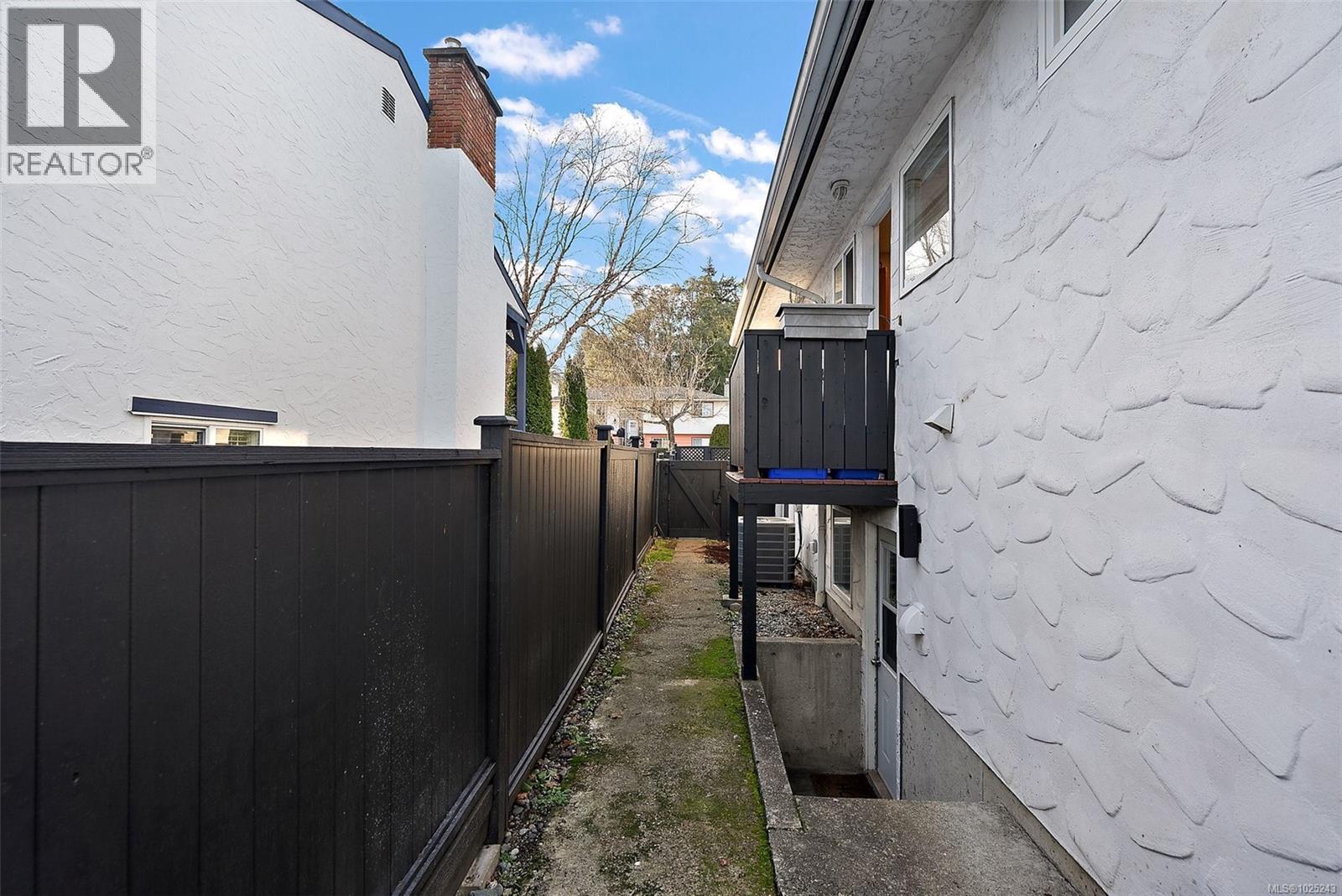 727 Porter Rd, Esquimalt, British Columbia  V9A 5W7 - Photo 34 - 1025243