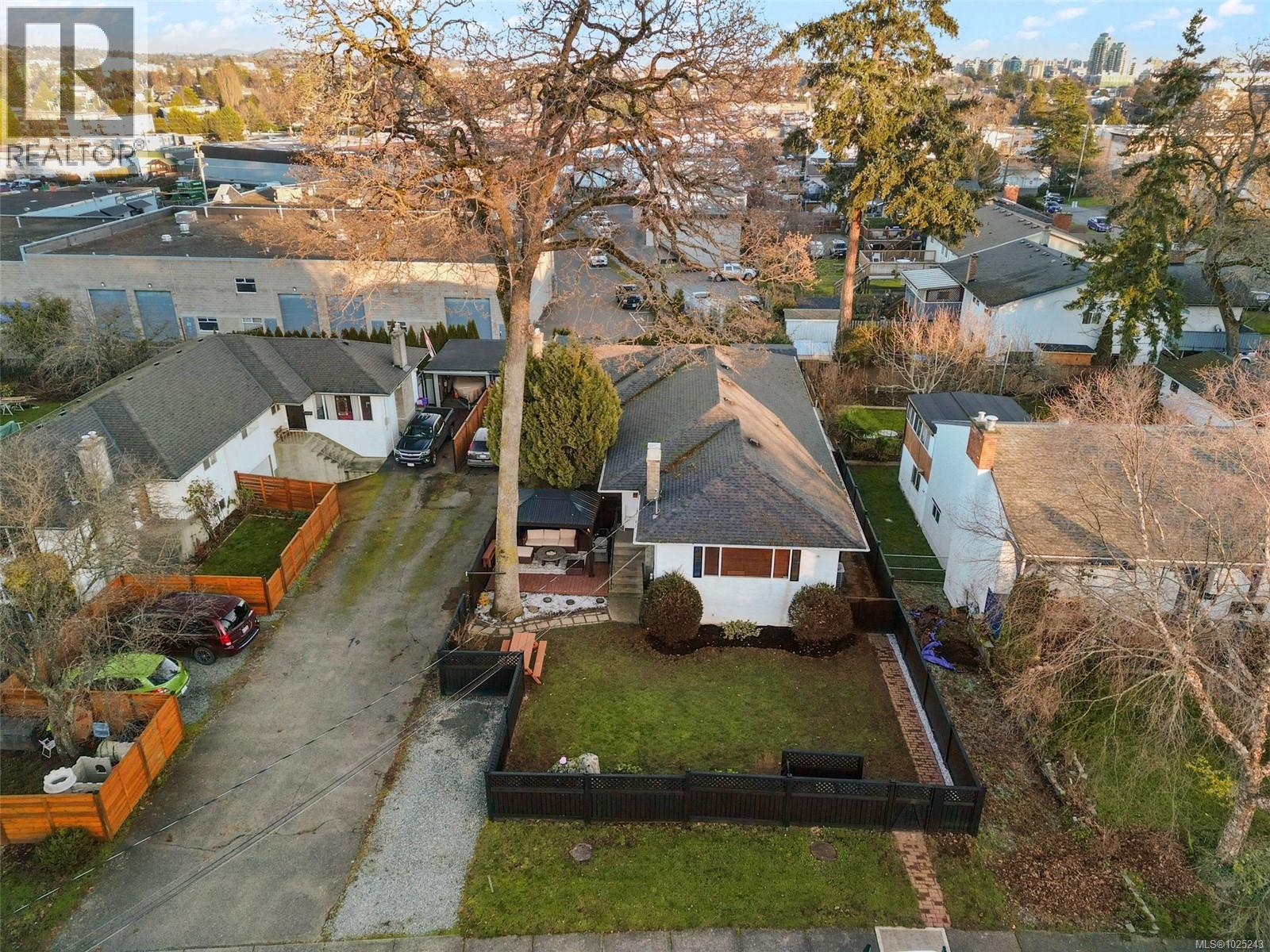 727 Porter Rd, Esquimalt, British Columbia  V9A 5W7 - Photo 35 - 1025243