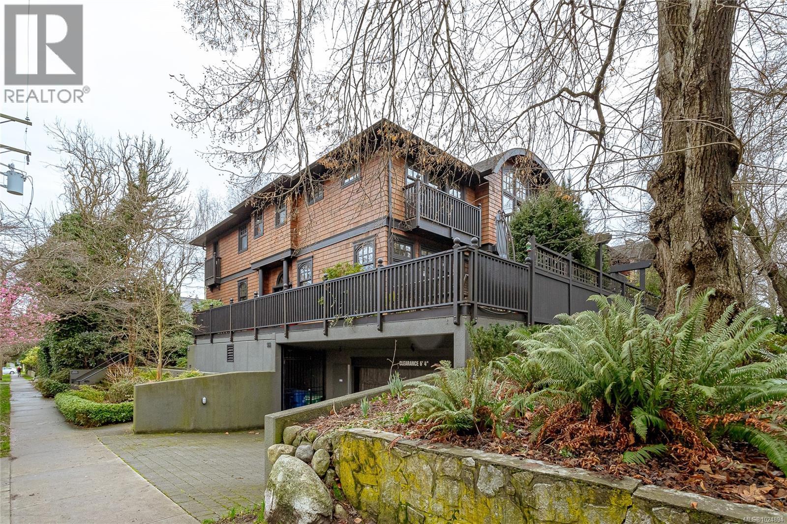 4 933 Meares St, Victoria, British Columbia