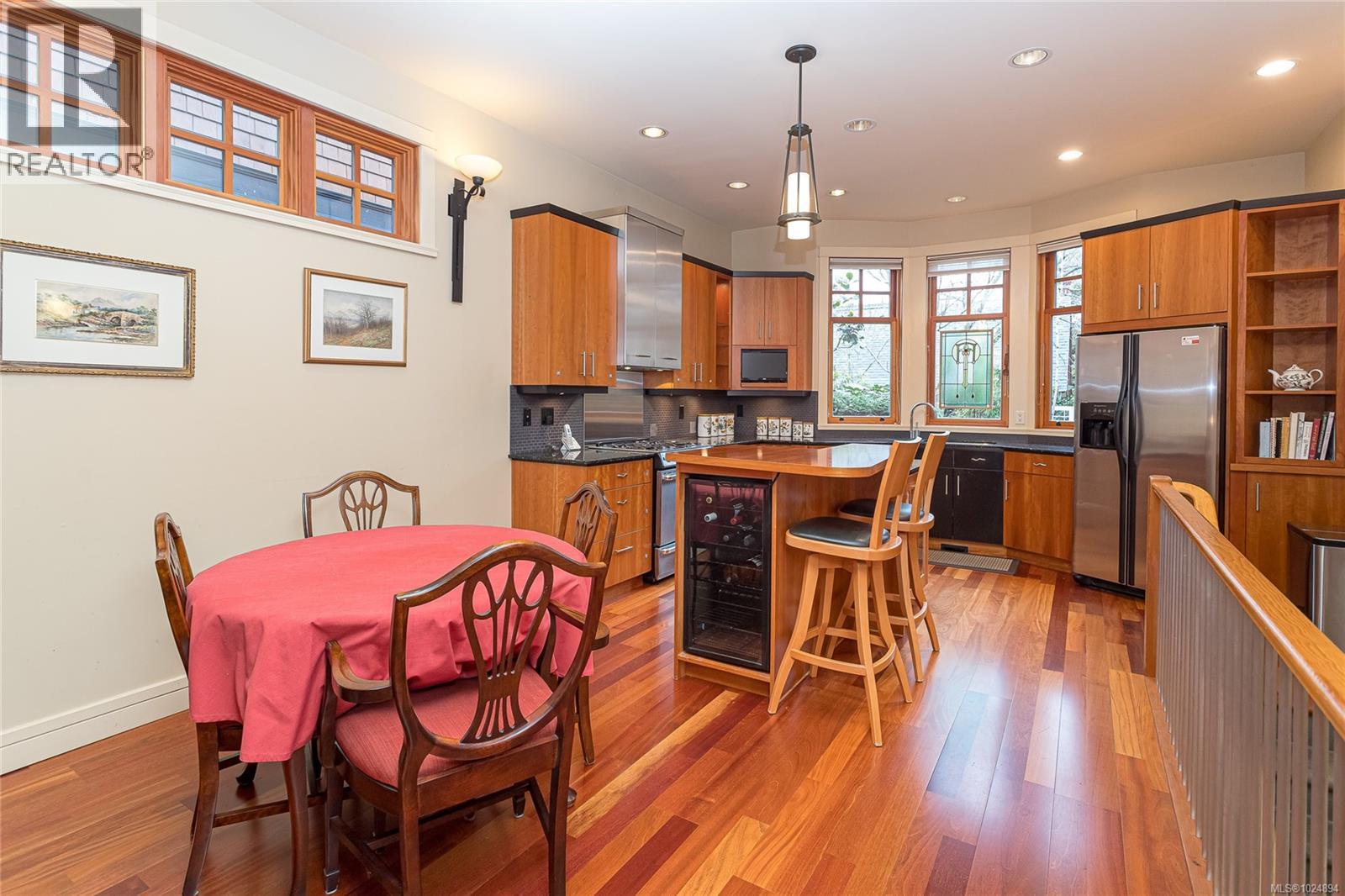 4 933 Meares St, Victoria, British Columbia  V8V 3J5 - Photo 10 - 1024894