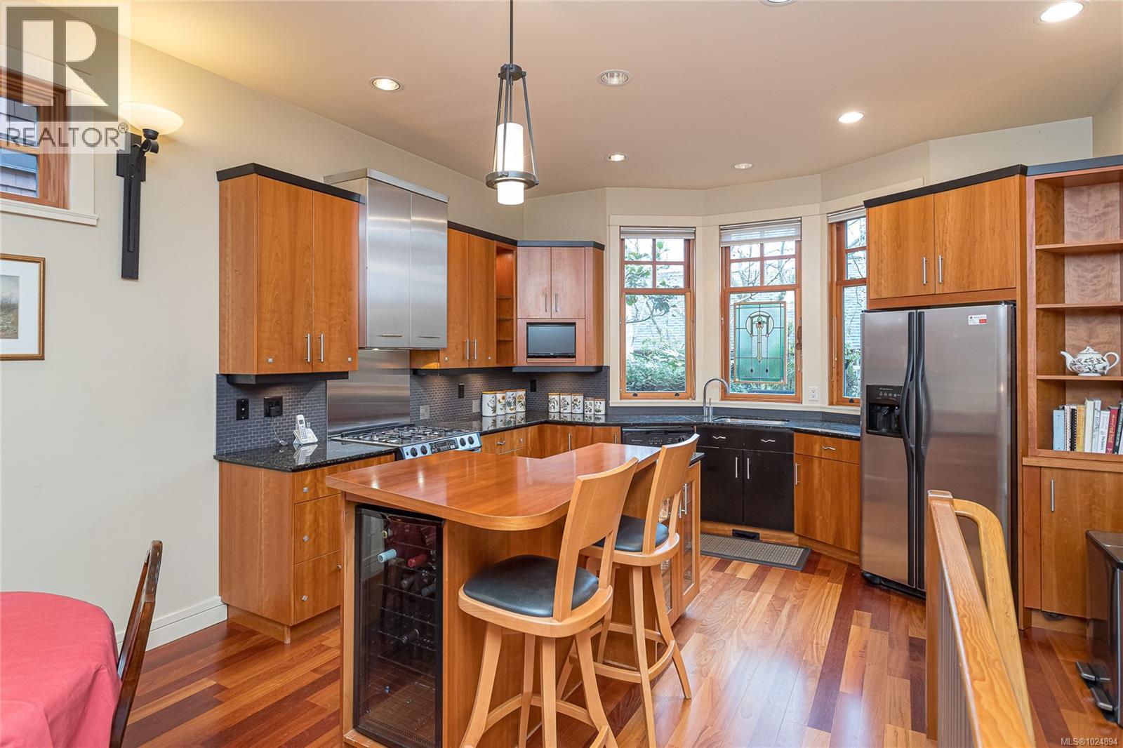 4 933 Meares St, Victoria, British Columbia  V8V 3J5 - Photo 12 - 1024894