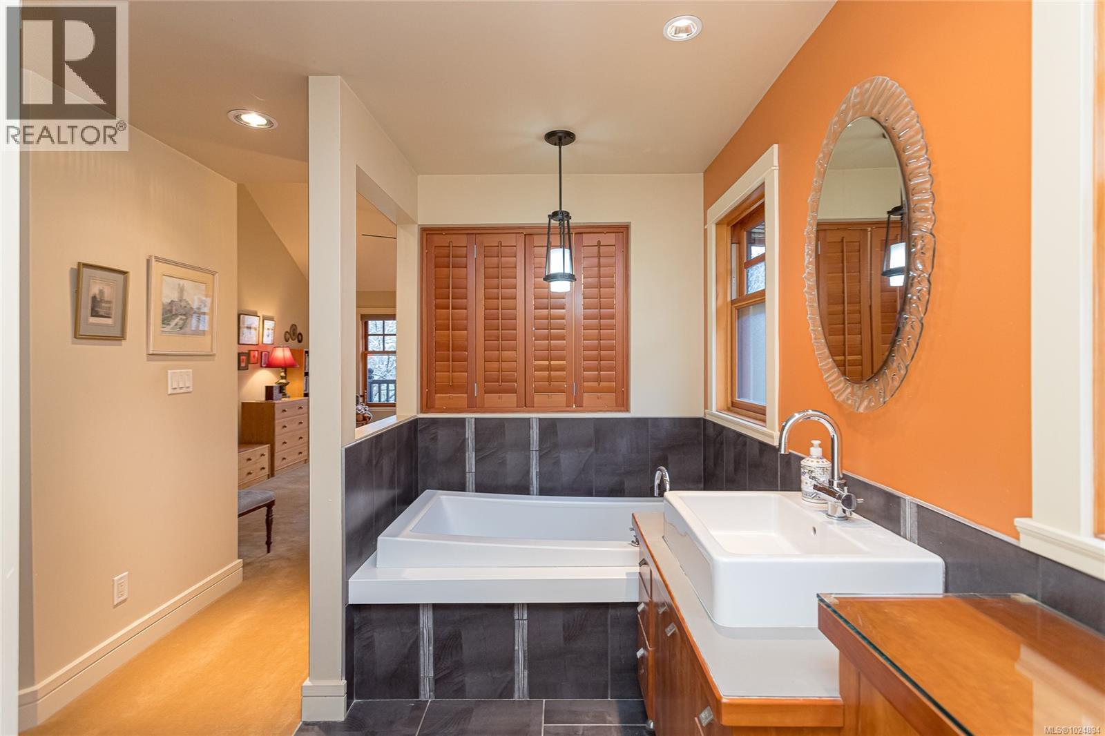 4 933 Meares St, Victoria, British Columbia  V8V 3J5 - Photo 21 - 1024894