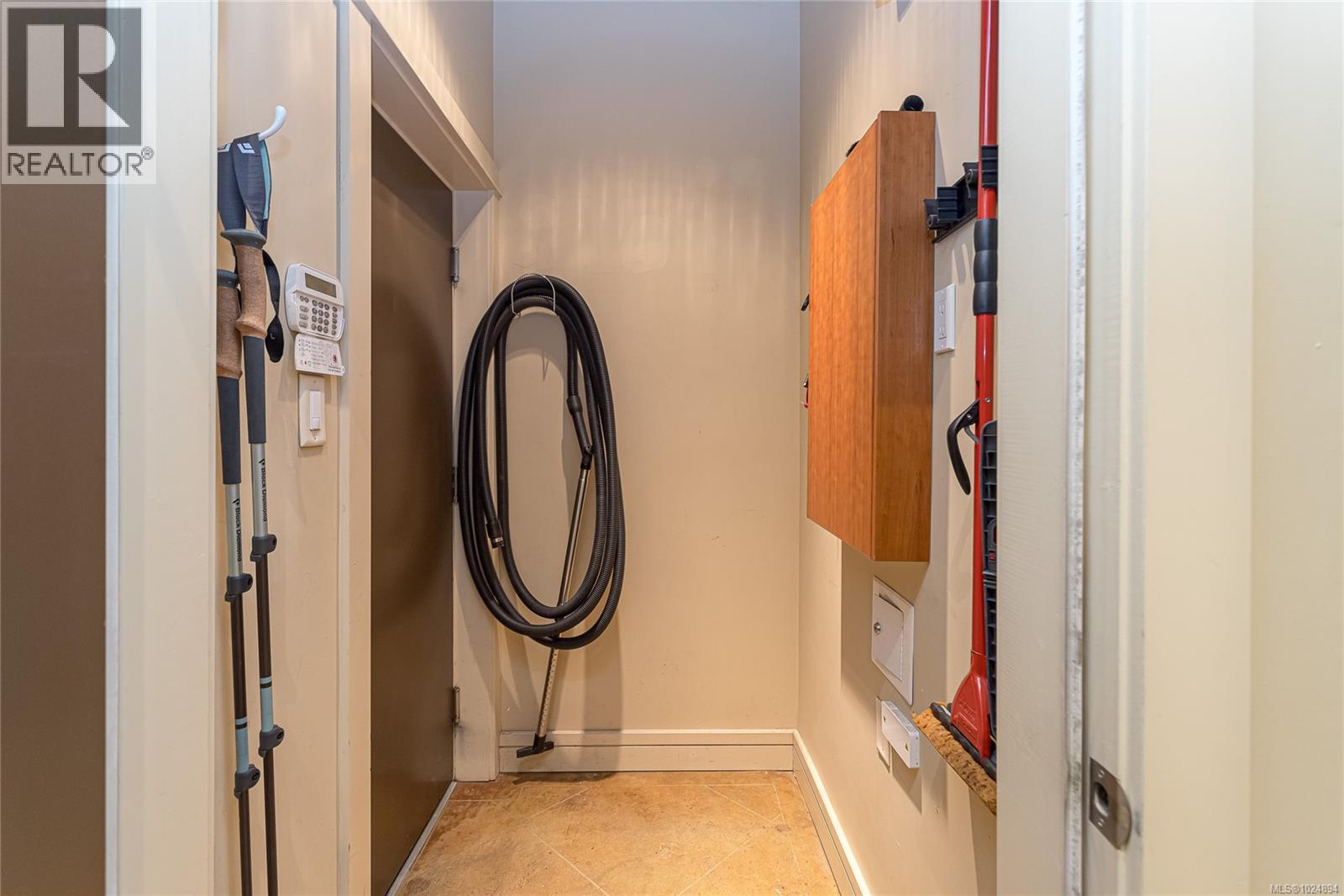 4 933 Meares St, Victoria, British Columbia  V8V 3J5 - Photo 29 - 1024894