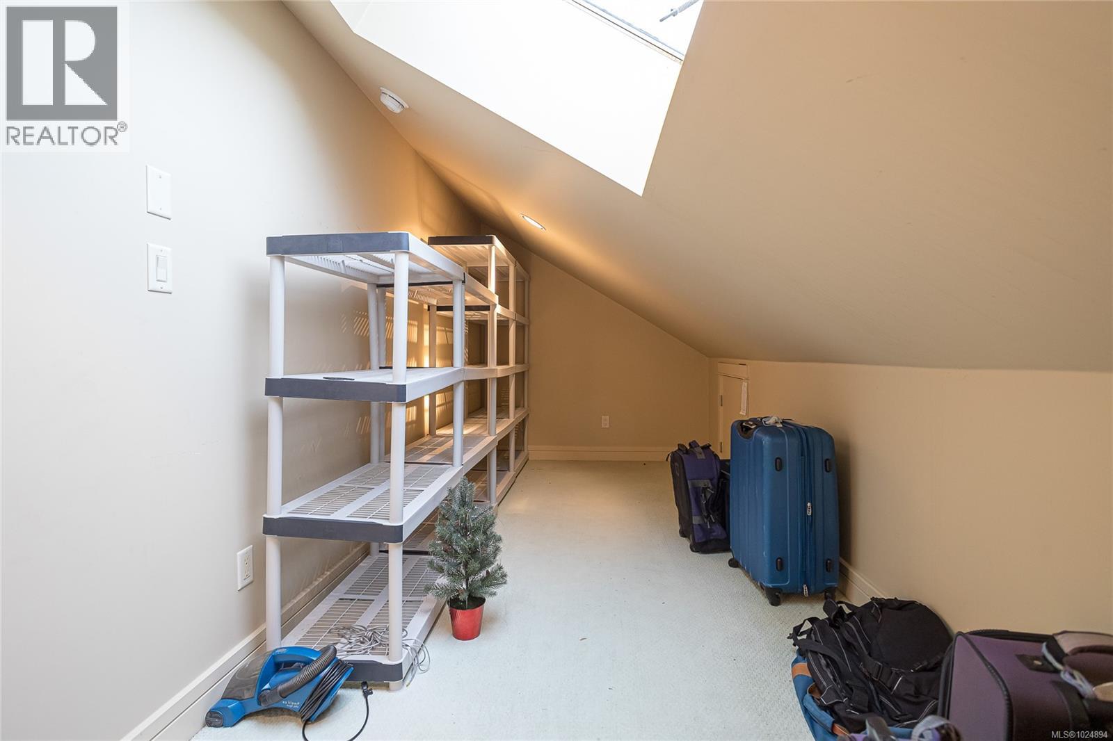 4 933 Meares St, Victoria, British Columbia  V8V 3J5 - Photo 30 - 1024894