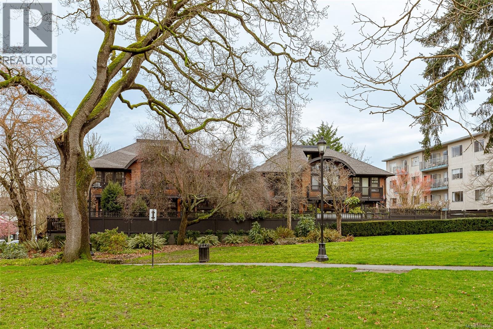 4 933 Meares St, Victoria, British Columbia  V8V 3J5 - Photo 41 - 1024894