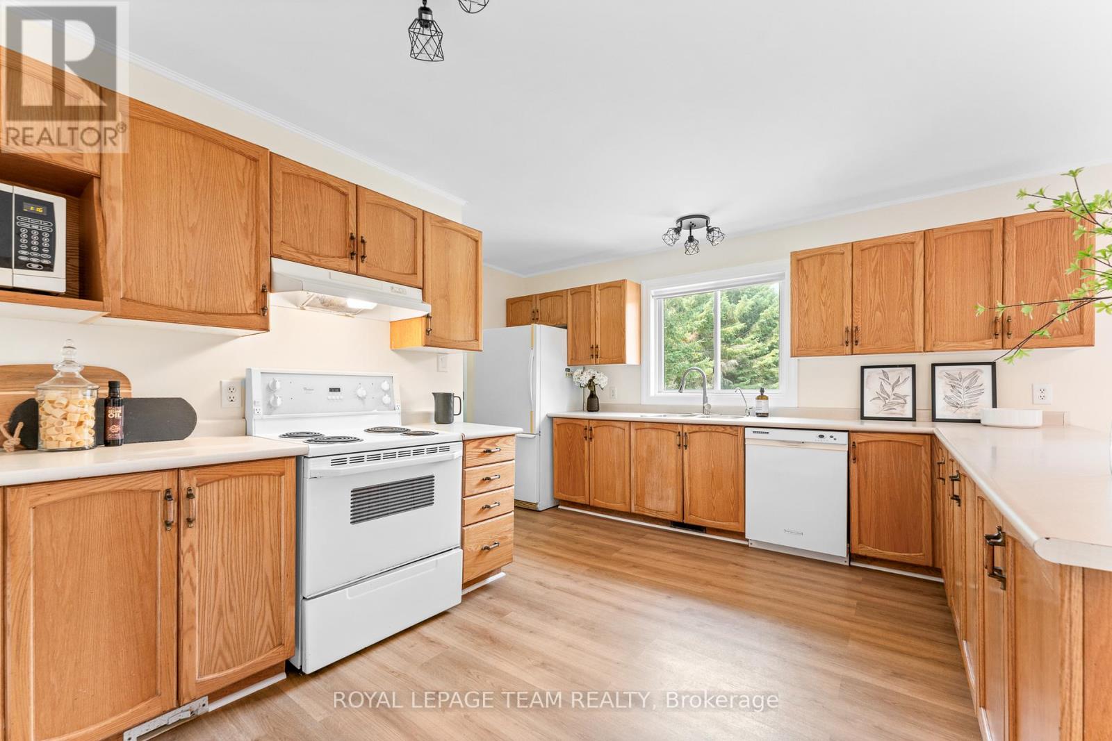 106 Porcupine Trail, Ottawa, Ontario  K0A 1T0 - Photo 18 - X12465674