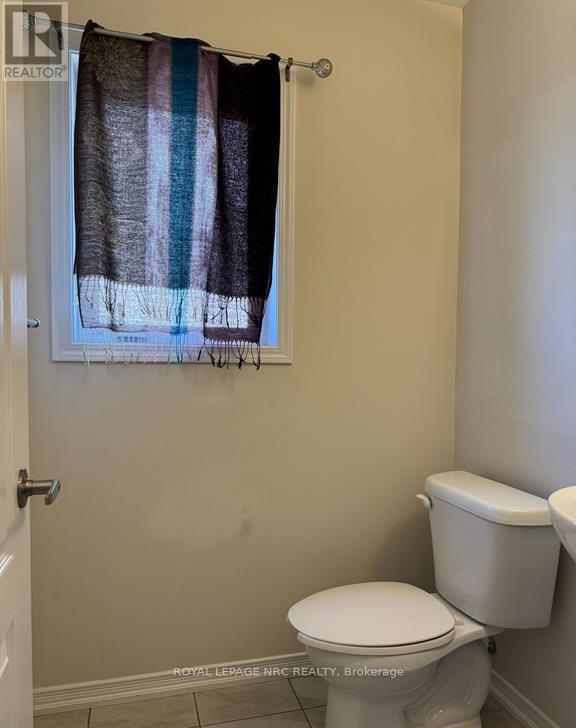 260 Esther Crescent, Thorold, Ontario  L3B 0H1 - Photo 10 - X12760528