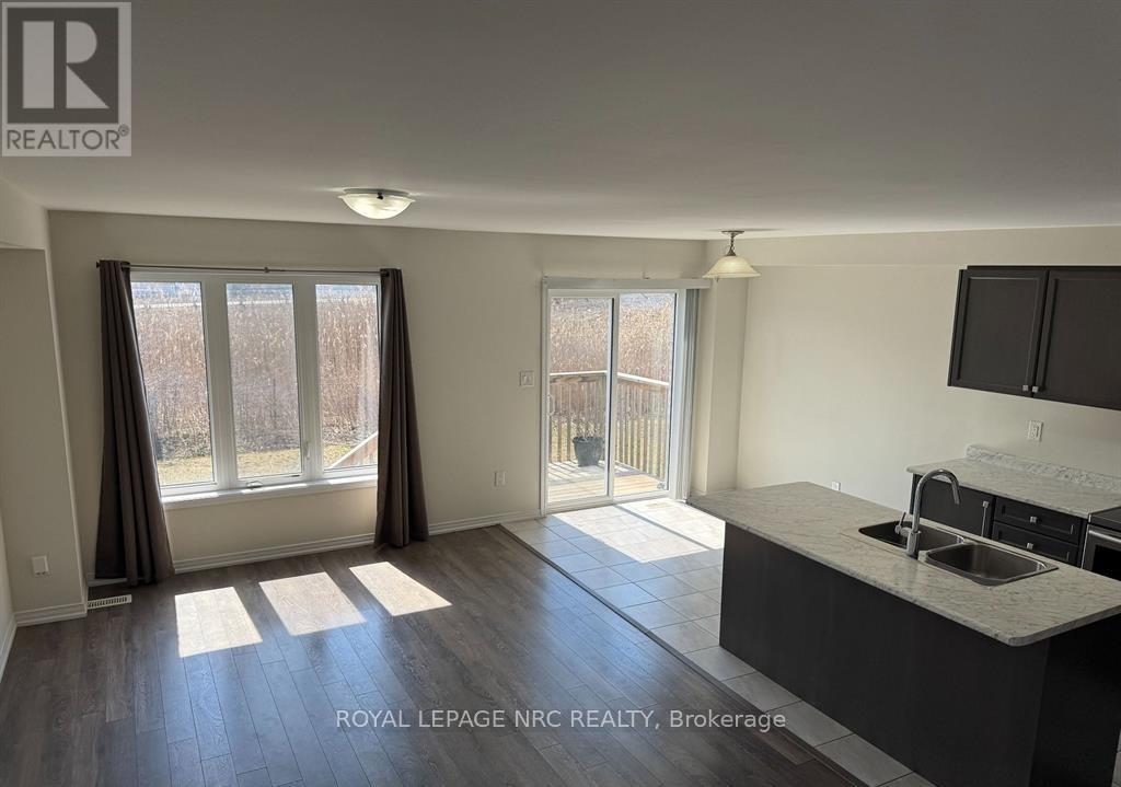 260 Esther Crescent, Thorold, Ontario  L3B 0H1 - Photo 3 - X12760528