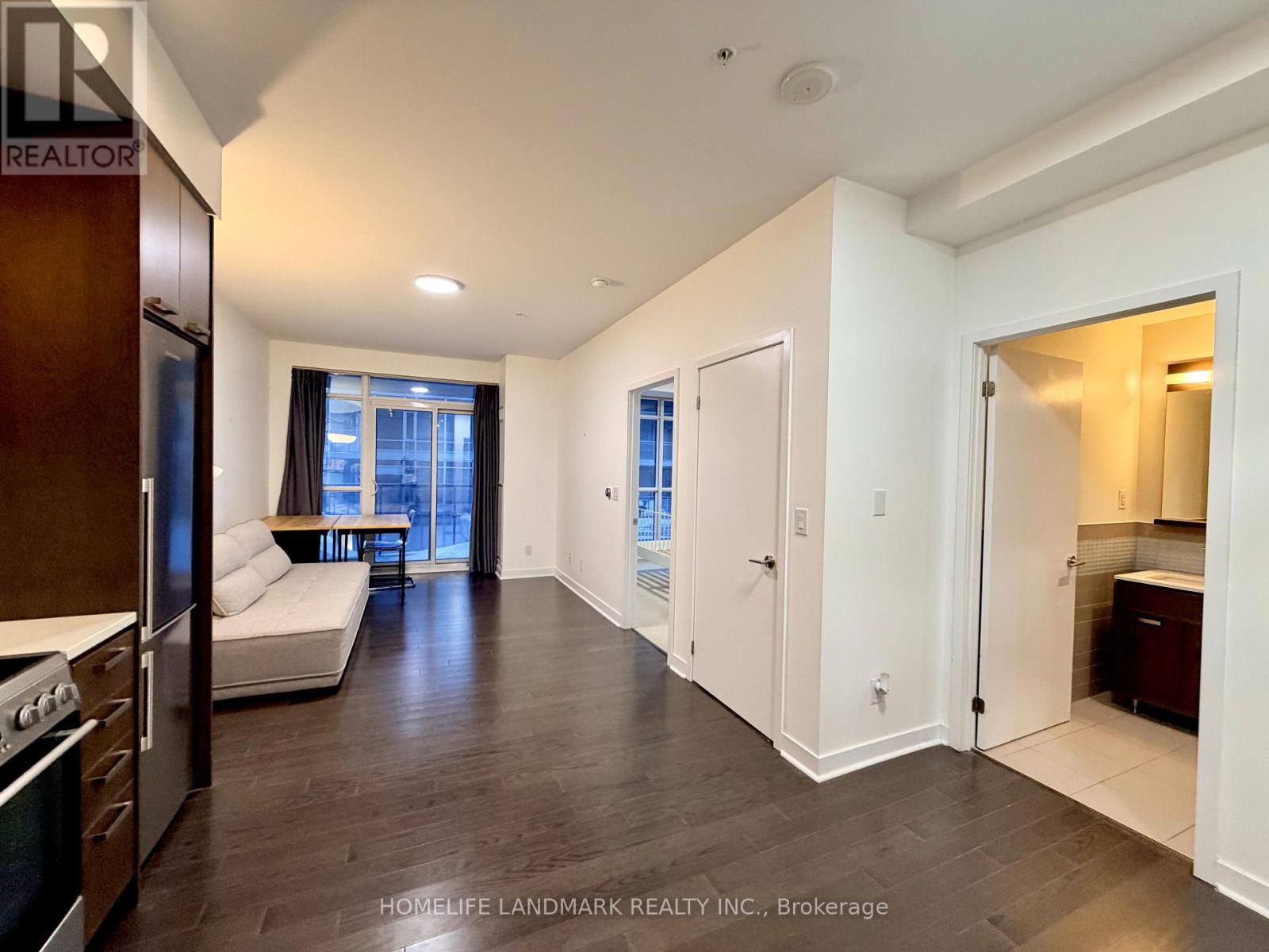 1014 - 295 Adelaide Street W, Toronto, Ontario  M5V 1P7 - Photo 4 - C12760436